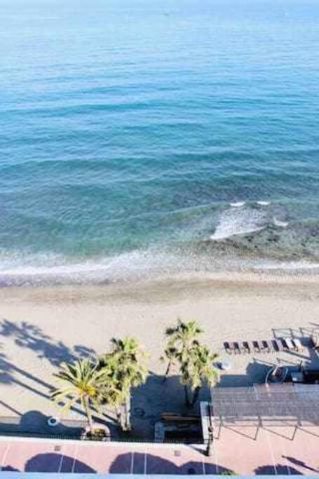 Large Modern Beach Front Apartment, Rooftop Pool!! 마르베야 외부 사진