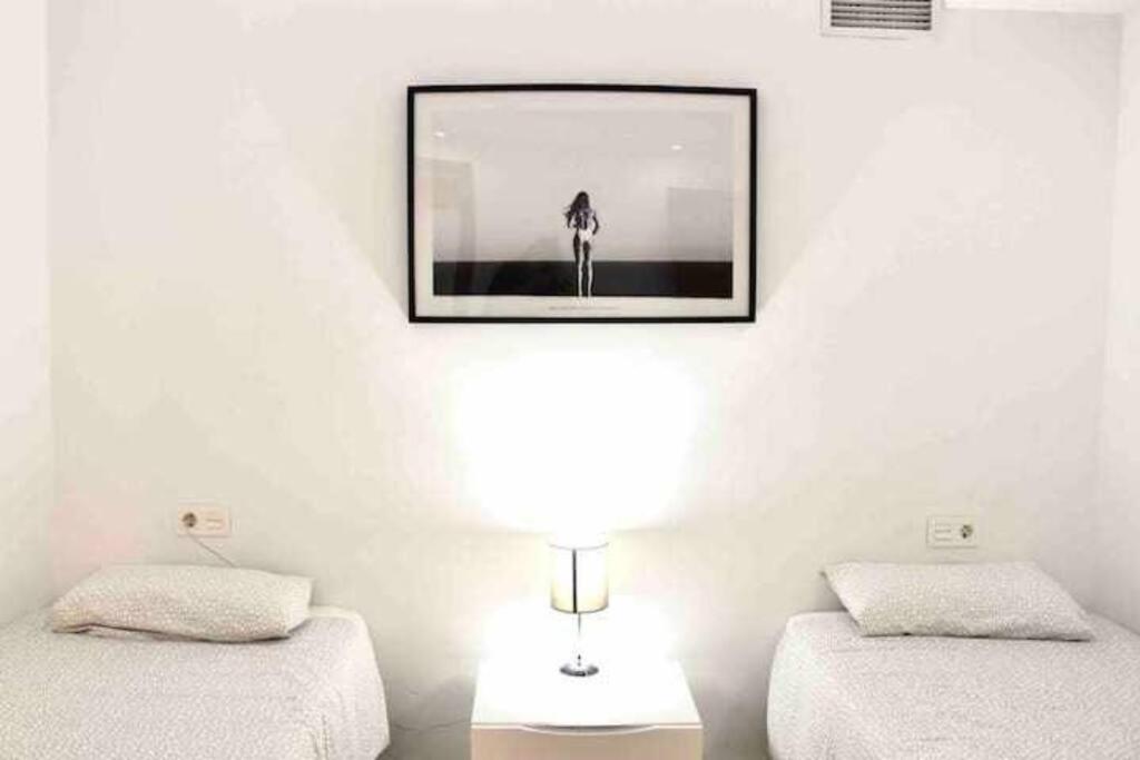 Large Modern Beach Front Apartment, Rooftop Pool!! 마르베야 외부 사진