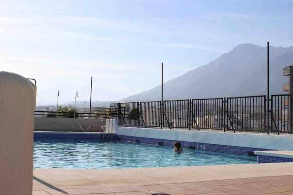 Large Modern Beach Front Apartment, Rooftop Pool!! 마르베야 외부 사진