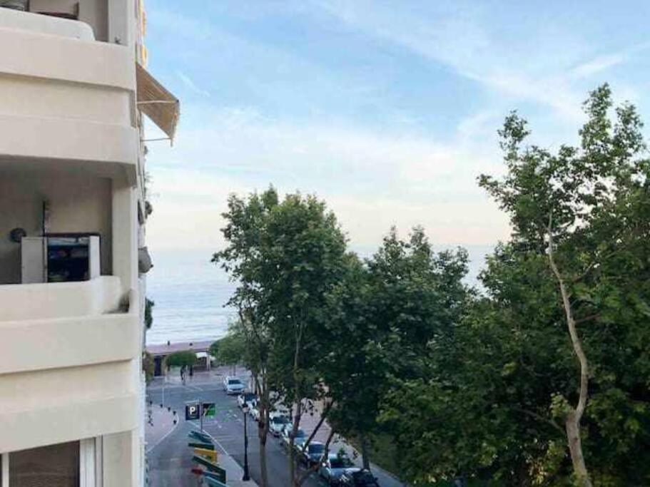 Large Modern Beach Front Apartment, Rooftop Pool!! 마르베야 외부 사진