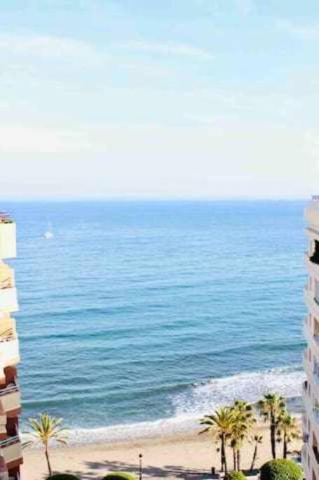 Large Modern Beach Front Apartment, Rooftop Pool!! 마르베야 외부 사진