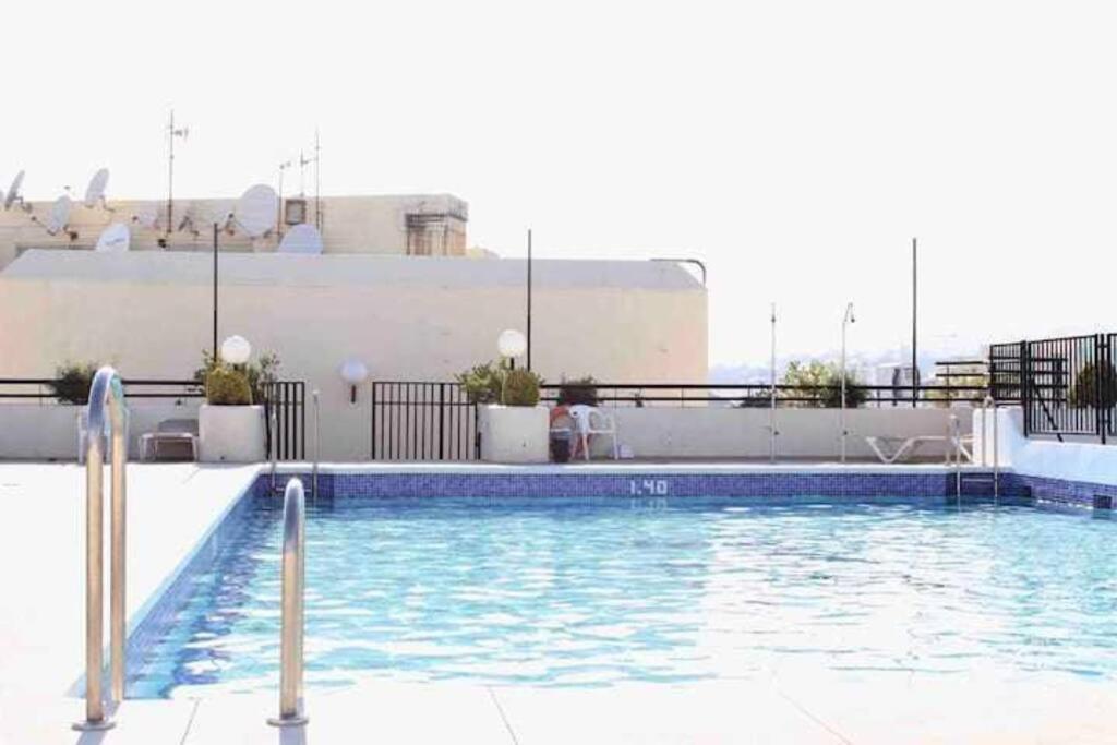 Large Modern Beach Front Apartment, Rooftop Pool!! 마르베야 외부 사진